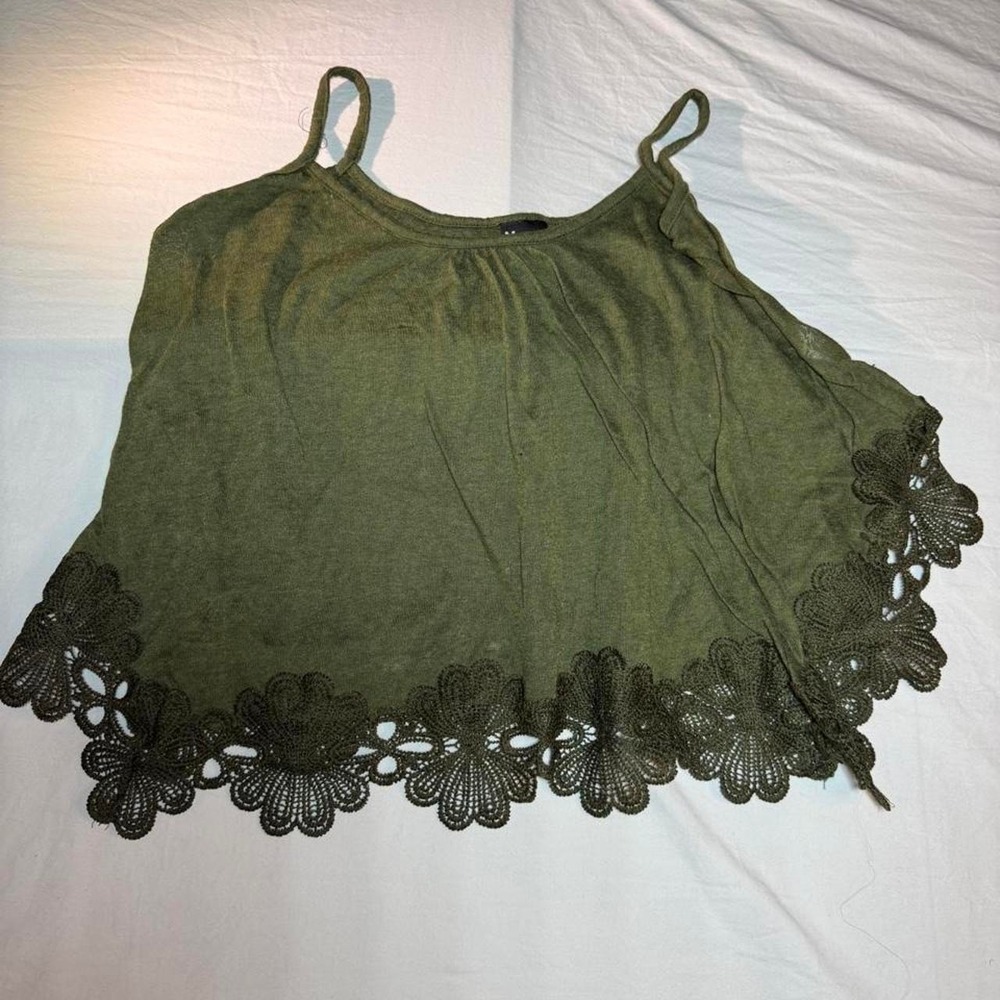 Green lace trim tank top with adjustable straps Size M